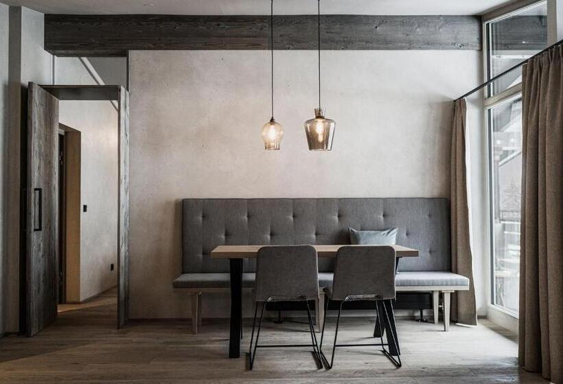 جناح, Verwöhn Wellnesshotel Walserhof