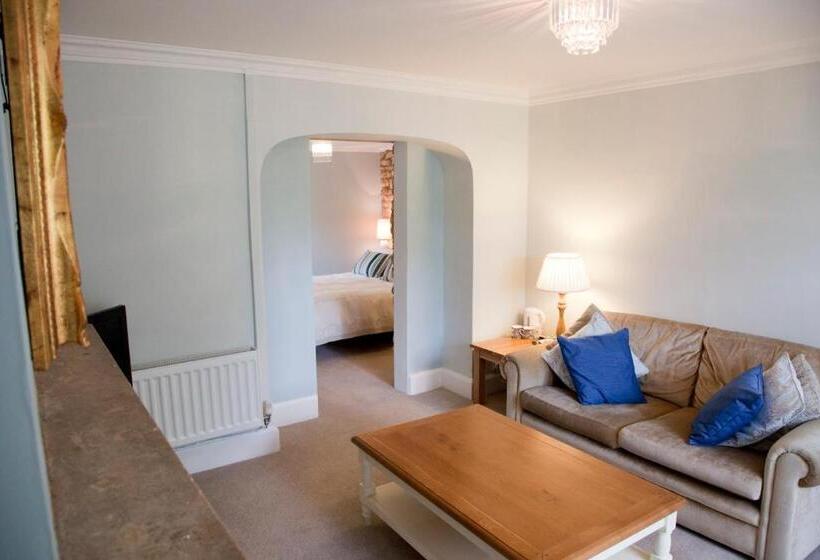 جناح, Amberley Inn