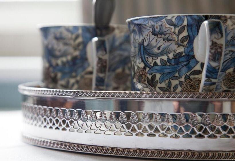 جناح, Amberley Inn