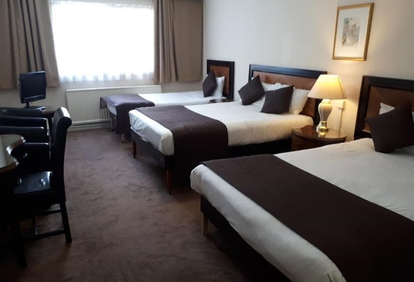 اتاق خانوادگی, Britannia Hotel Aberdeen