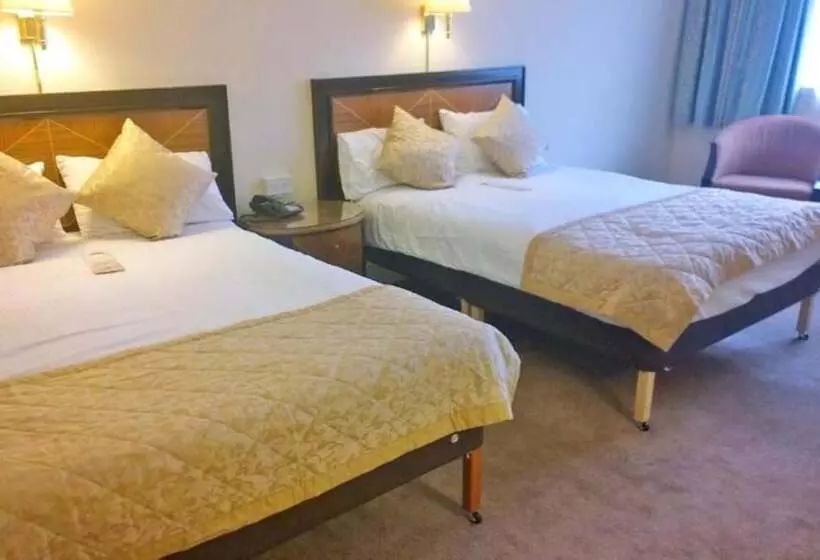 اتاق خانوادگی, Britannia Hotel Aberdeen