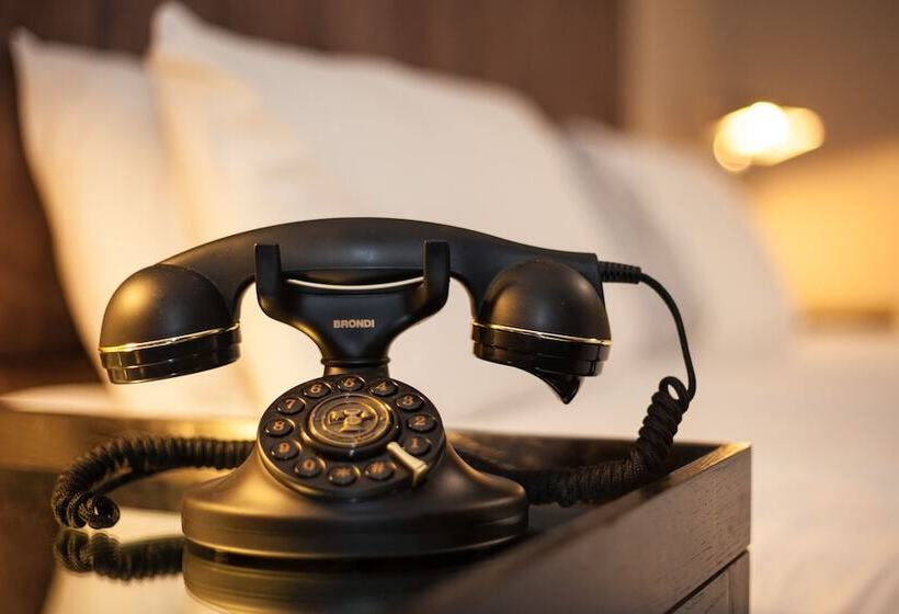 标准单人间, Strathaven