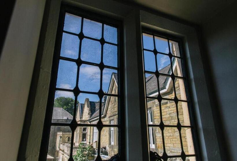 标准房带园景, The Alverton