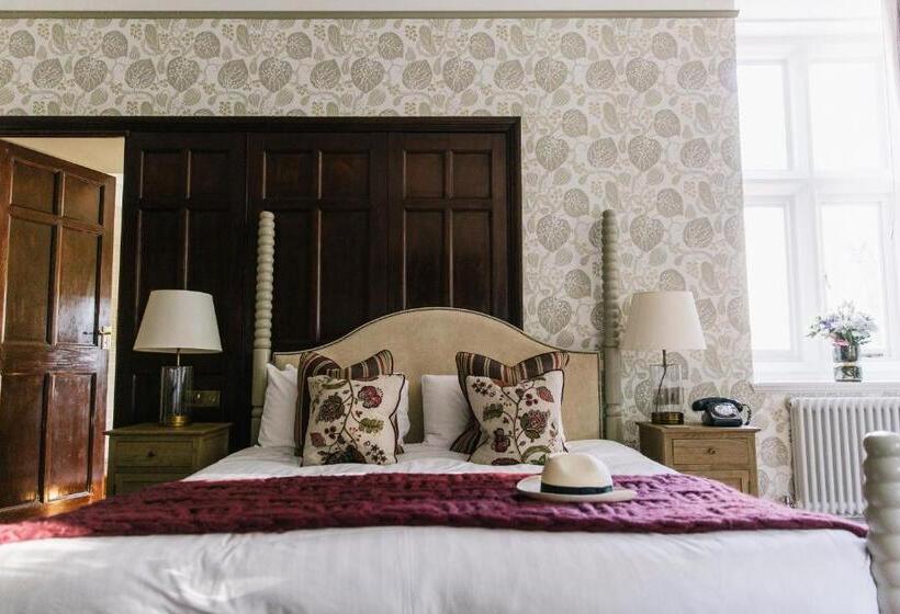 小型套房, The Alverton