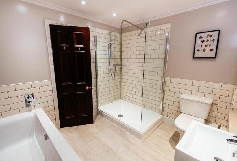 标准房带园景, The Alverton