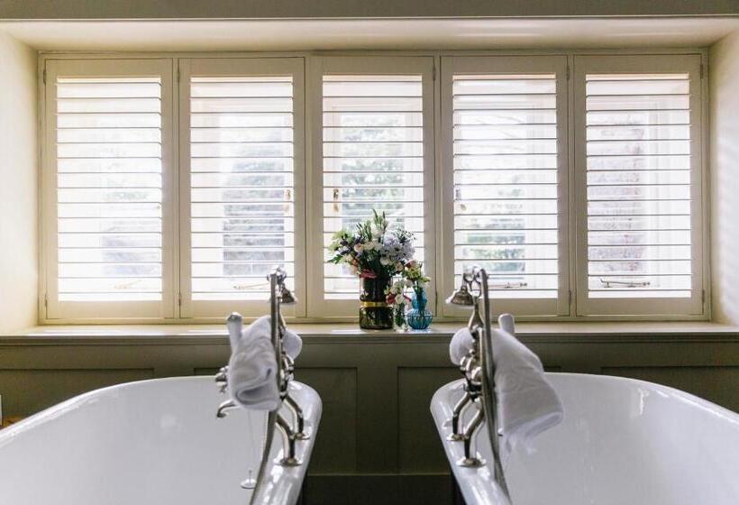 小型套房, The Alverton