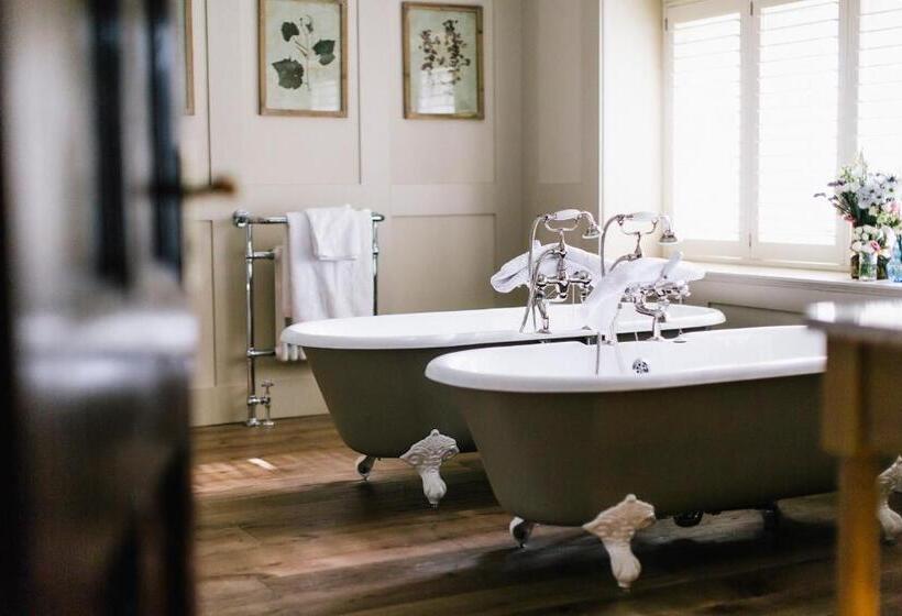 小型套房, The Alverton