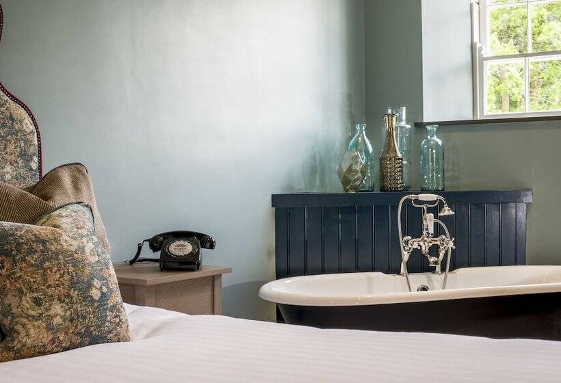 小型套房, The Alverton