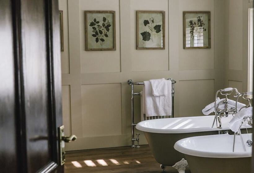 小型套房, The Alverton