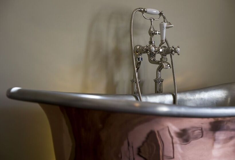 小型套房, The Alverton