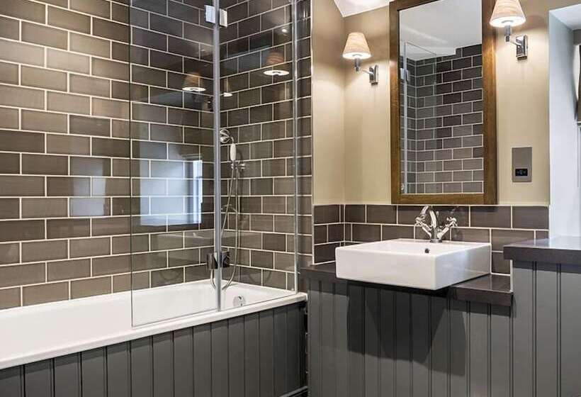 高级大房间, The Alverton