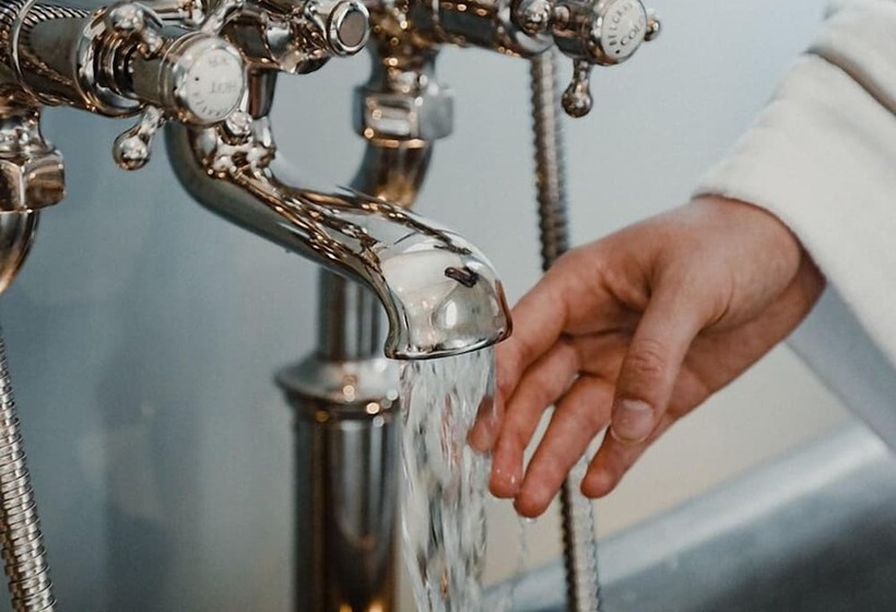 高级大房间, The Alverton