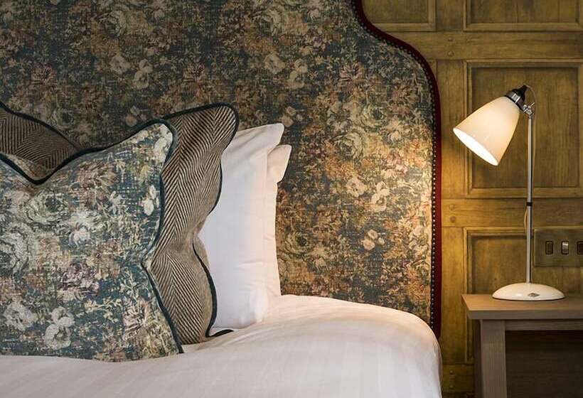 高级大房间, The Alverton