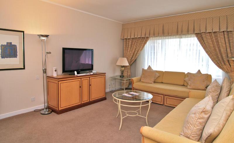 חדר סטנדרט, The Golden Jubilee