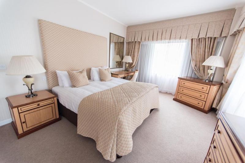 חדר סטנדרט, The Golden Jubilee