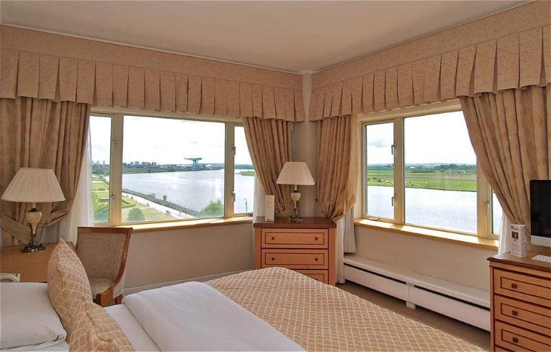 חדר סטנדרט, The Golden Jubilee