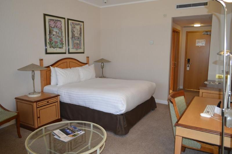 חדר סטנדרט, The Golden Jubilee