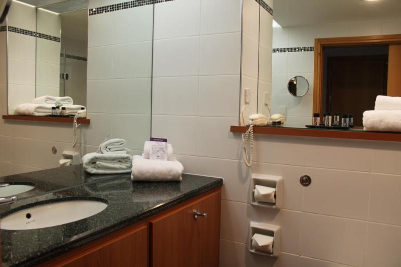 חדר סטנדרט, The Golden Jubilee