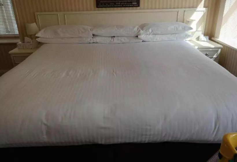 اتاق خانوادگی, Celebrity Bournemouth East Cliff By Villare Hotels
