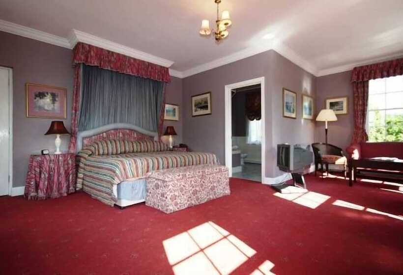 Номер Стандарт, Corse Lawn House