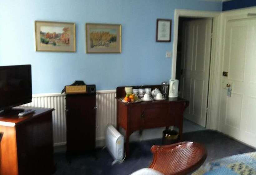 اتاق عادی, Corse Lawn House