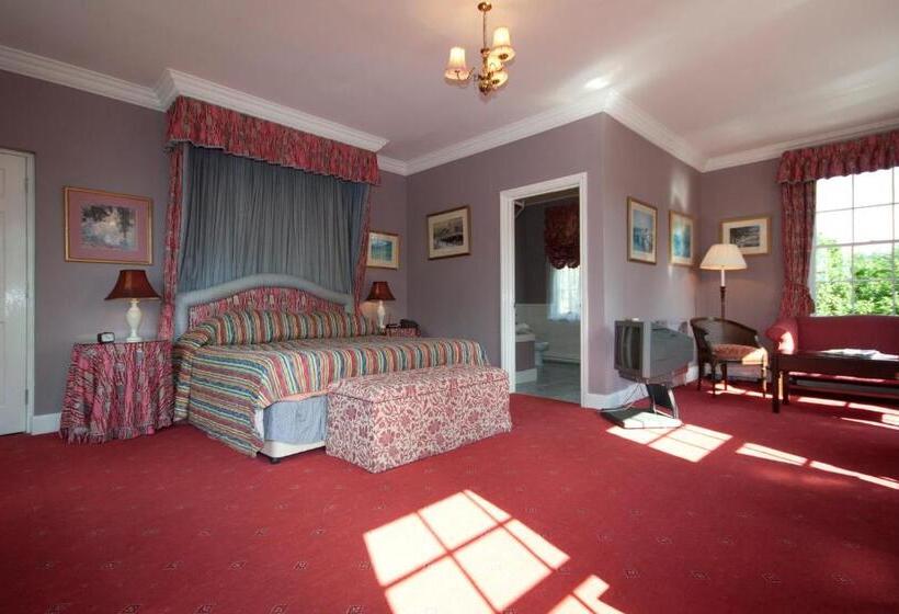 اتاق لوکس با چشم‌انداز باغ, Corse Lawn House