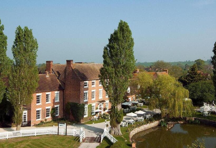 اتاق لوکس با چشم‌انداز باغ, Corse Lawn House