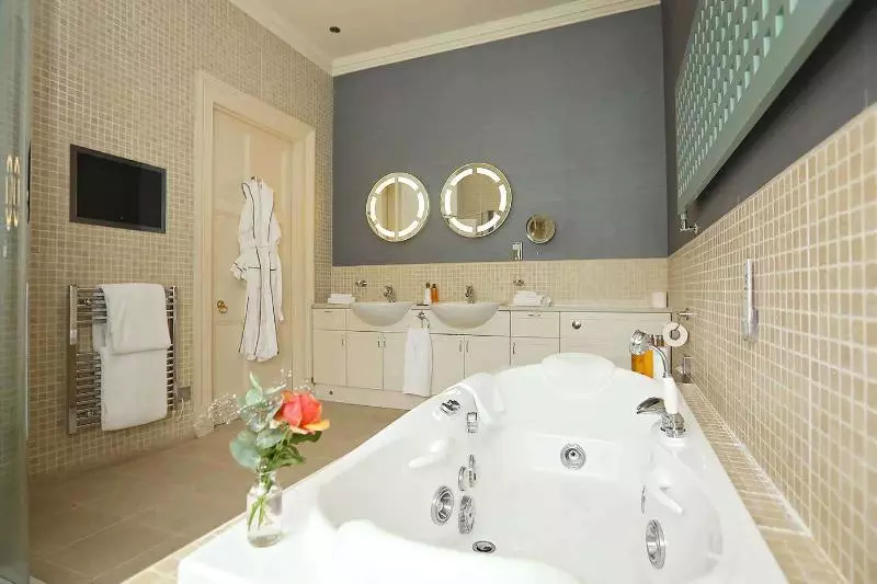 Suite, Cringletie House