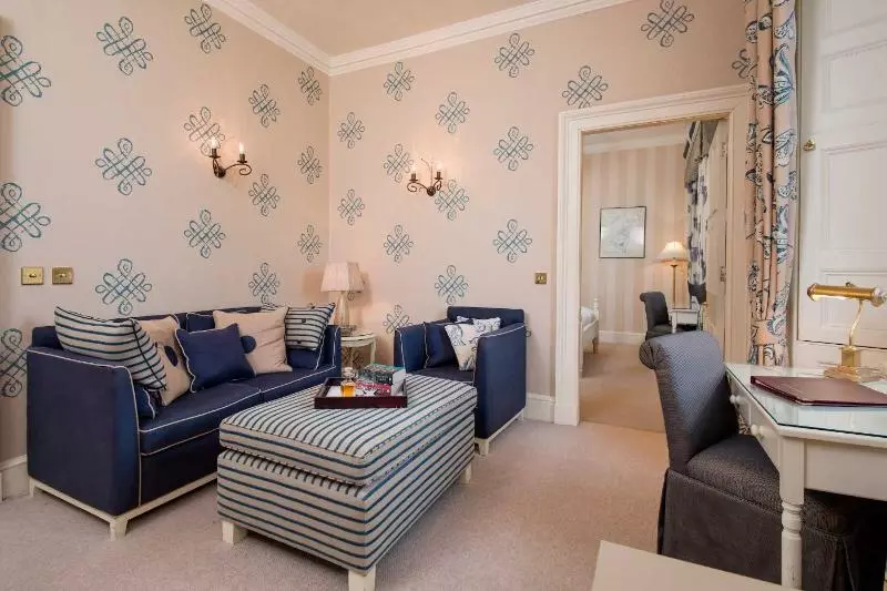 Suite, Cringletie House