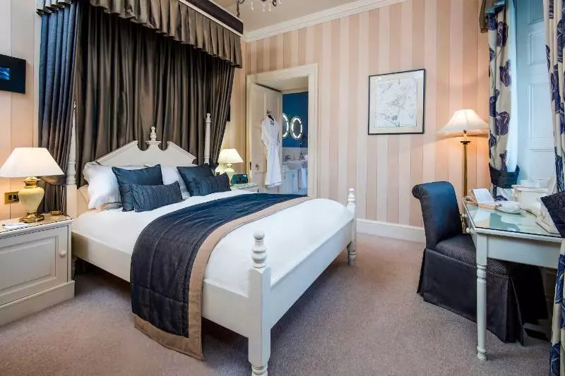 Suite, Cringletie House