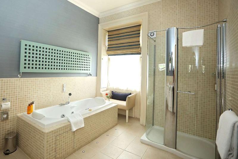 סוויטה, Cringletie House