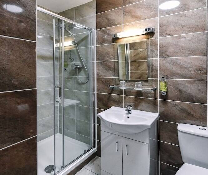 غرفة عائلية, Fisher S