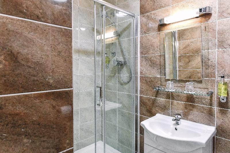 غرفة عائلية, Fisher S