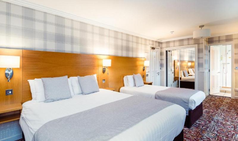 غرفة عائلية, Fisher S