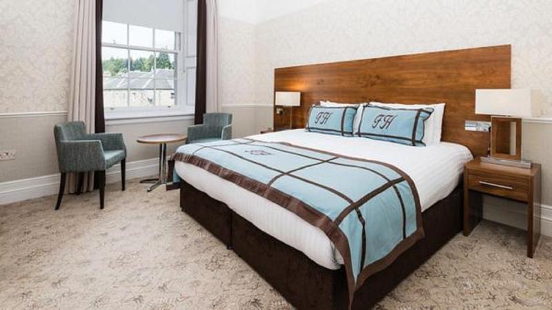 غرفة قياسية سرير كينج, Fisher S