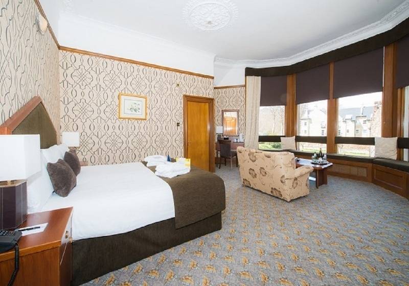 غرفة عائلية, Fisher S