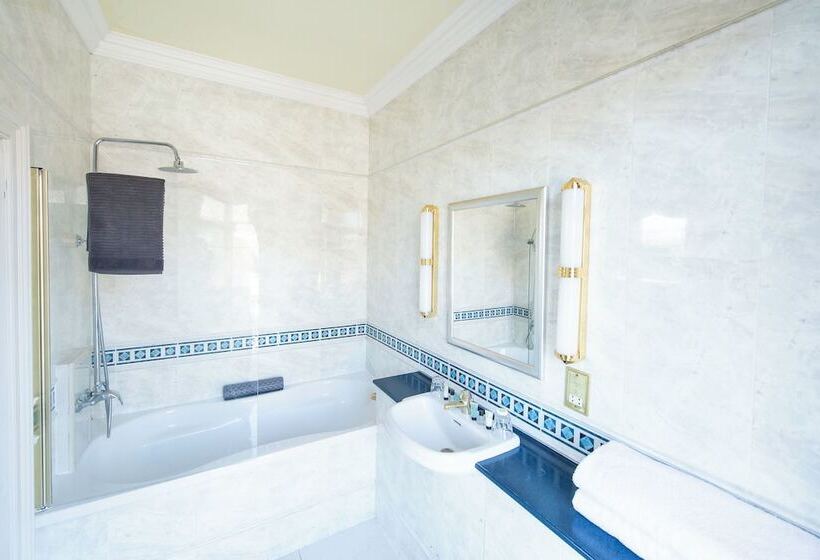 Номер Стандарт, The Central