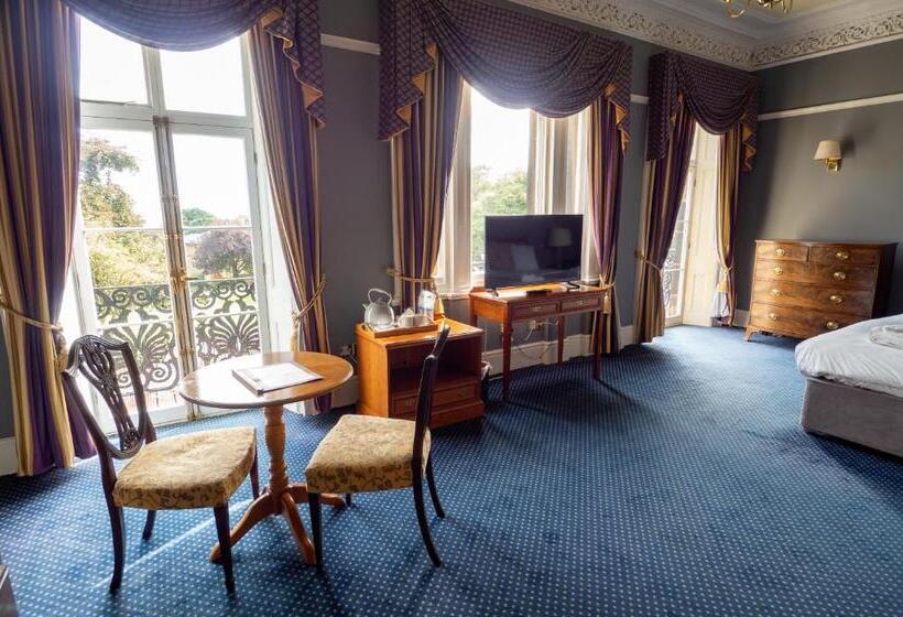 Полулюкс с Балконом, The Central