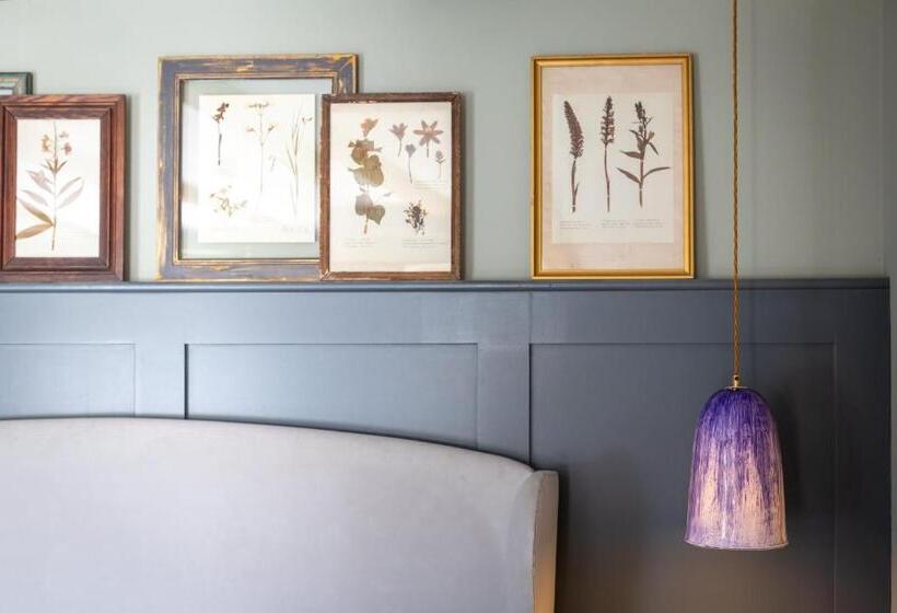 스탠다드 룸, The Frogmill