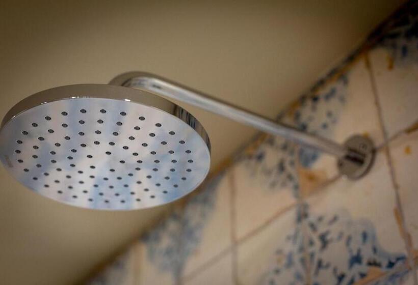 스탠다드 룸 킹사이즈 침대, The Frogmill