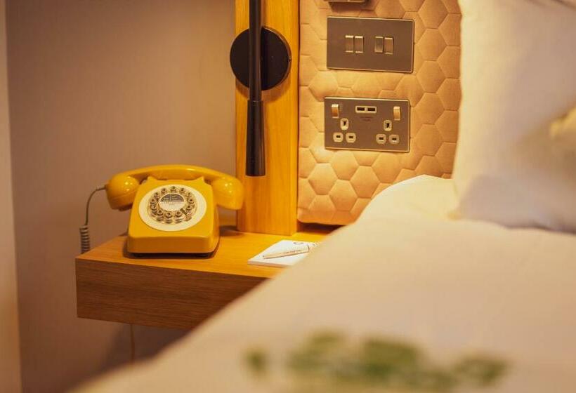 חדר אקזקיוטיב, The Gardens