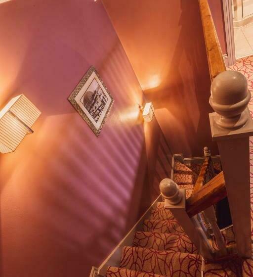 חדר אקזקיוטיב, The Gardens