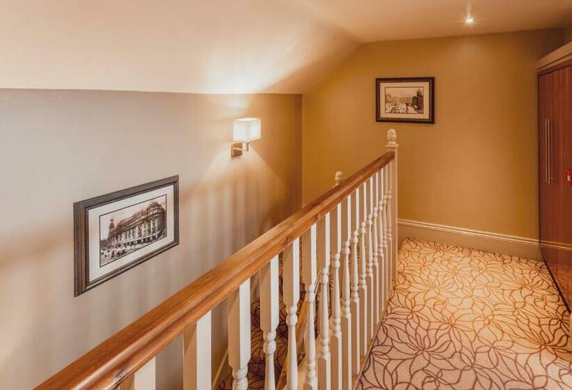 חדר אקזקיוטיב, The Gardens