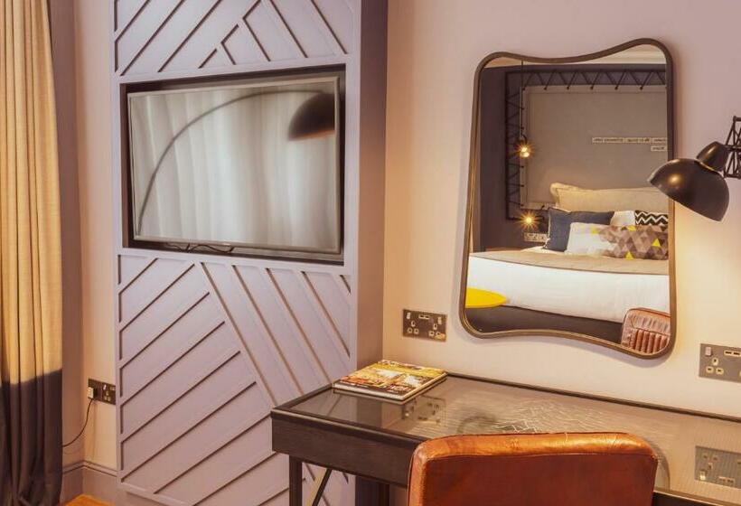 חדר אקזקיוטיב, The Gardens