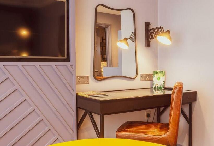 חדר אקזקיוטיב, The Gardens