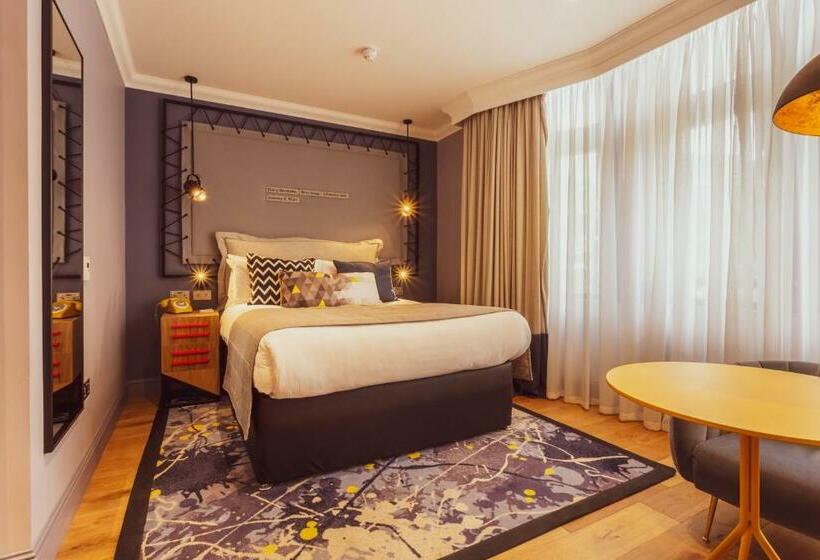 חדר אקזקיוטיב, The Gardens