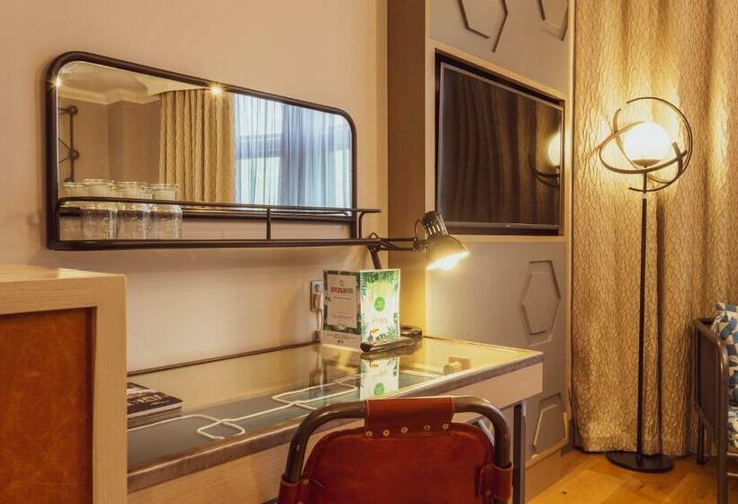 חדר אקזקיוטיב, The Gardens