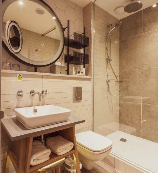 חדר אקזקיוטיב, The Gardens