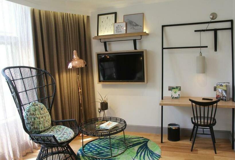 חדר אקזקיוטיב, The Gardens