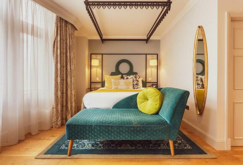 חדר אקזקיוטיב, The Gardens